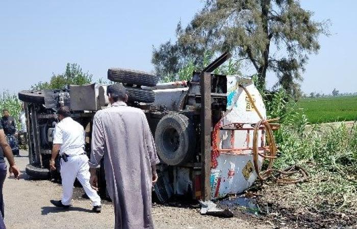 إنقلاب سيارة محملة بالمواد بالدقهلية