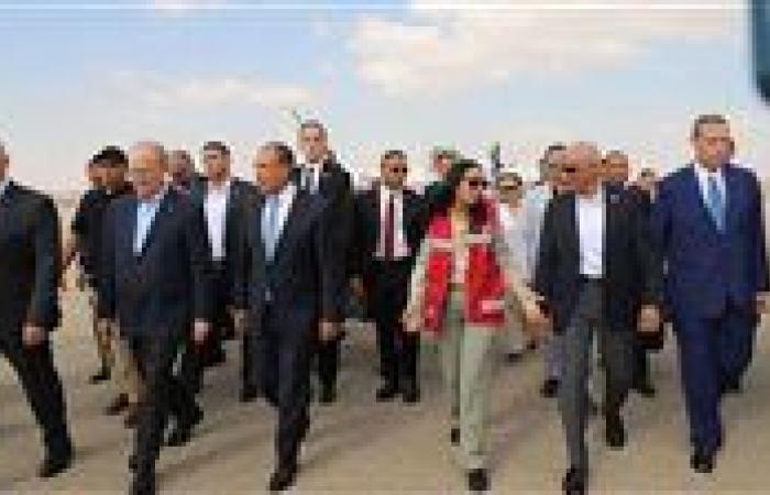 وزير الخارجية ورئيس الوزراء الفلسطيني يعقدان مؤتمرا صحفيا أمام معبر رفح