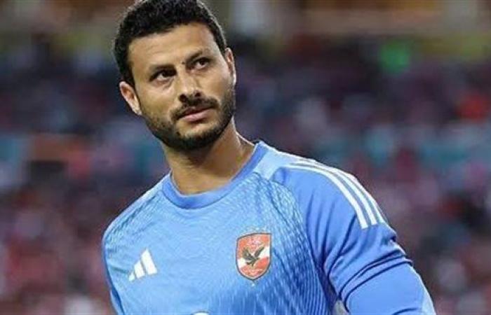 محمد الشناوي وعائلته فى مستشفي 6 أكتوبر لاستلام جثمان والده.. فيديو