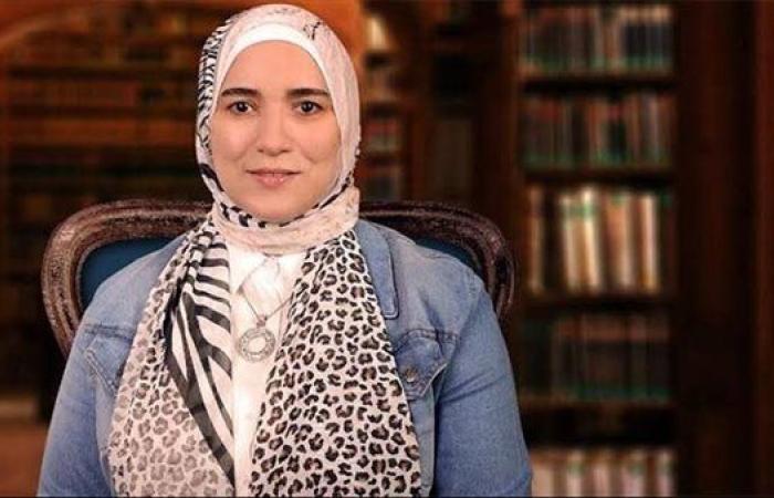 هل يجوز الدعاء لشخص بطول العمر؟.. دينا أبو الخير تجيب