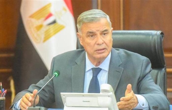 محافظ الإسكندرية يعقد اجتماعًا لبحث معوقات القطاع الصناعي