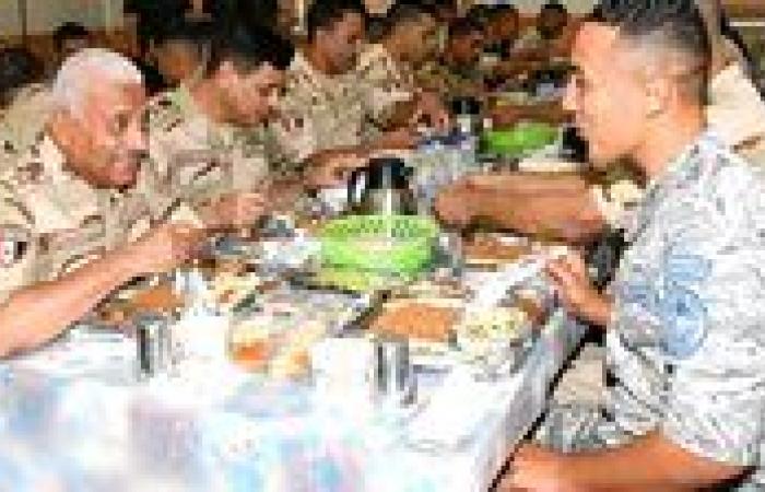 وزير الدفاع يلتقى بعدد من مقاتلى المنطقة الشمالية العسكرية