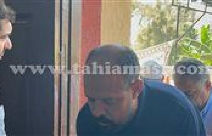 بالصور.. وصول عماد النحاس إلي كفر الشيخ لحضور صلاة جنازة والد محمد الشناوي