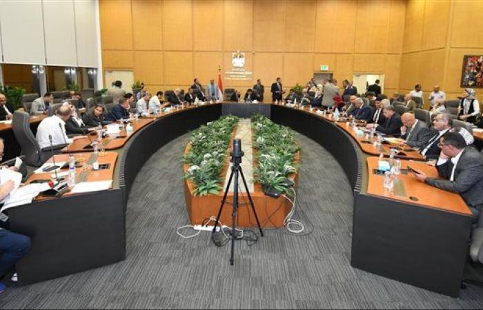 وزير الإسكان يعقد اجتماعه الدوري مع أعضاء البرلمان بمجلسيه النواب والشيوخ