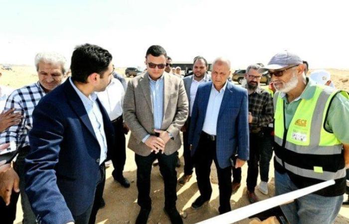 وزير الإسكان يتفقد المركز التكنولوجي لخدمة المواطنين بالعبور الجديدة