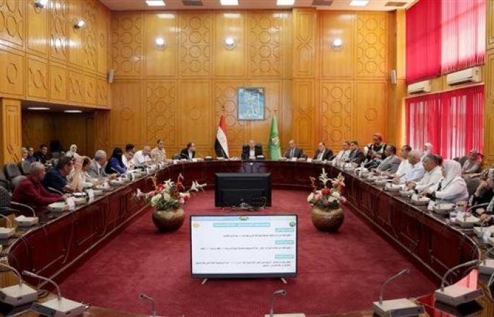 محافظ الإسماعيلية يترأس اجتماع اللجنة العليا لحركة النقل والمرور