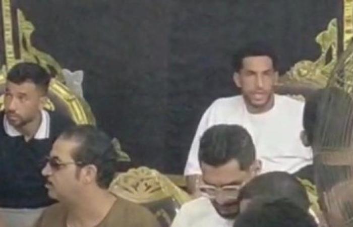 ثنائي الأهلي يصل لتقديم واجب العزاء في وفاة والد محمد الشناوي