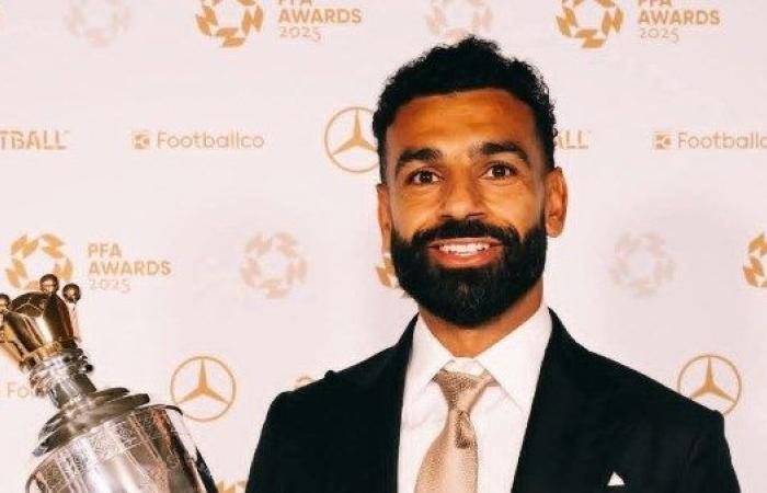 وزير الرياضة يهنئ محمد صلاح بفوزه بجائزة أفضل لاعب في الدوري الإنجليزي للمرة الثالثة