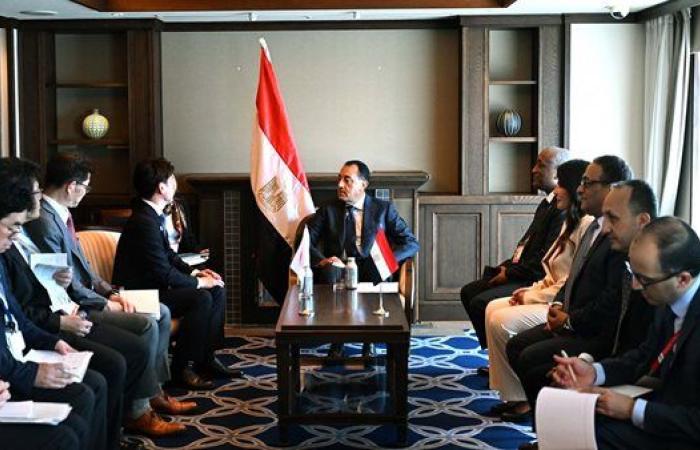 مدبولي يدعو اليابان لتعزيز الاستثمارات المشتركة ...