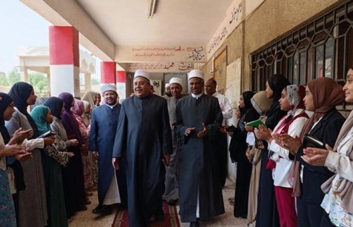 رئيس قطاع المعاهد الأزهرية يتفقد "المشروع الصيفي للقرآن الكريم" بأسوان