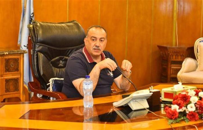 بحضور نقيب الفلاحين.. محافظ أسيوط يلتقي المزارعين لمناقشة الاستفادة من الأراضي الصحراوية