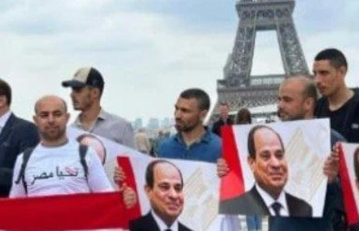 أبناء الجالية المصرية في باريس ينظمون وقفة تأييد لدعم القيادة السياسية الرافض لتصفية القضية الفلسطينية