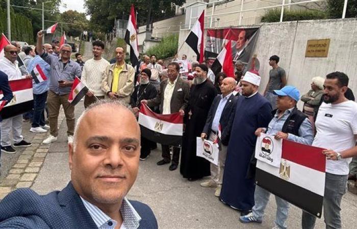 الجالية المصرية في النمسا توجه صفعة قوية للإخوان أمام السفارة بفيينا