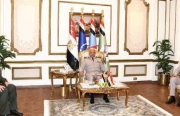 وزير الدفاع ورئيس الأركان يلتقيان رئيس هيئة الأركان المشتركة للقوات المسلحة الأردنية