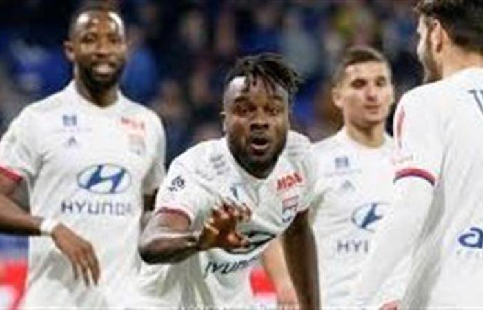 أولمبيك ليون يفوز بثلاثية على ميتز في الدوري الفرنسي