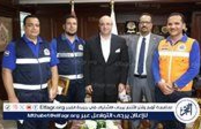 أعادا مبلغ 1,5 مليون جنيه..محافظ بني سويف مسعف وسائق بمرفق الإسعاف تقديرًا لأمانتهما