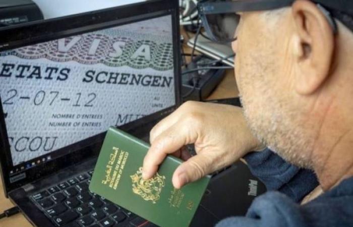 كلفة التأشيرة.. استفسار وزير الخارجية حول الاسترجاع في حالات الرفض