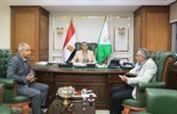محافظ الجيزة يلتقي مساعد وزير الصحة لبحث دعم وتطوير المنشآت الطبية