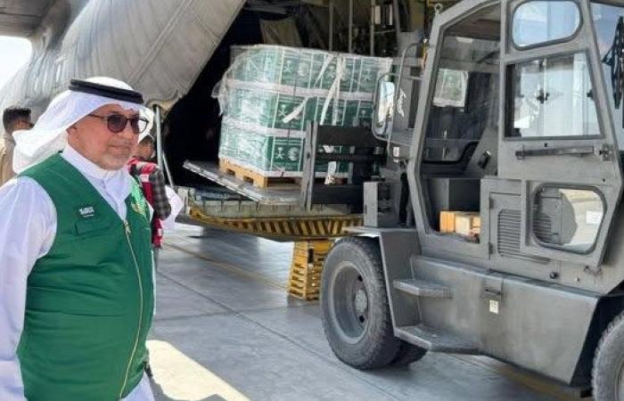 وصول الطائرة الإغاثية السعودية الـ 59 لمطار العريش تمهيدا لدخولها قطاع غزة