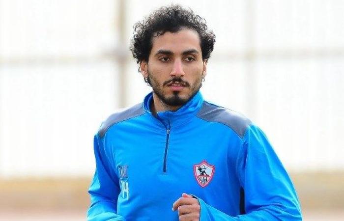 أحمد حمدي يؤازر لاعبو الزمالك في مباراة فاركو بالدوري