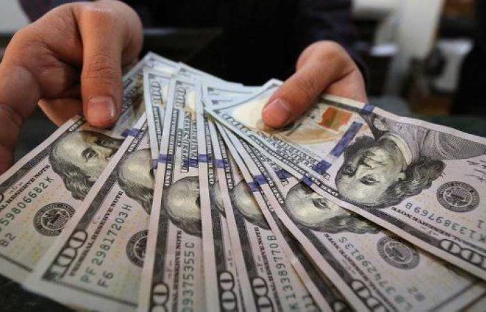 أسعار الدولار اليوم في البنوك المصرية.. الأخضر ينخفض