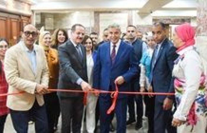 محافظ الإسكندرية يفتتح معرض الفنون التشكيلية المُقام بقصر ثقافة الانفوشي
