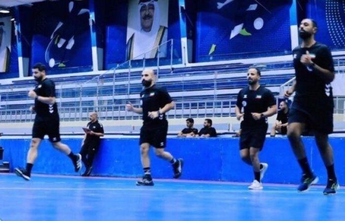 لجنة الحكام تقدم جائزة "مشينة" لأفضل حكم كويتي