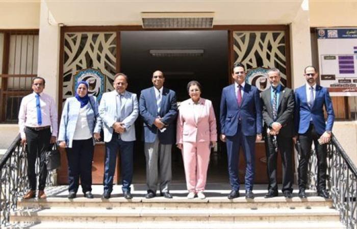 نائب وزير الصحة تتفقد مستشفى سوهاج العام وتطلق الخطة الوطنية للسكان والتنمية