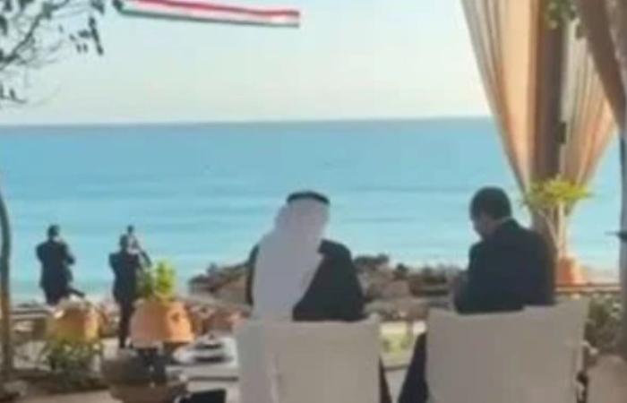 الرئيس عبد الفتاح السيسى والشيخ محمد بن زايد بأحد مطاعم مدينة العلمين الساحرة (فيديو)