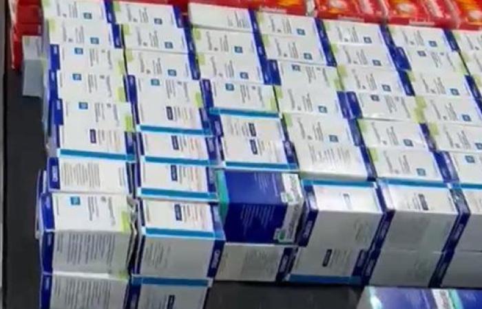 جمارك القاهرة تضبط راكبًا بحوزته 22,400 كبسولة مخدرة وأدوية محظورة
