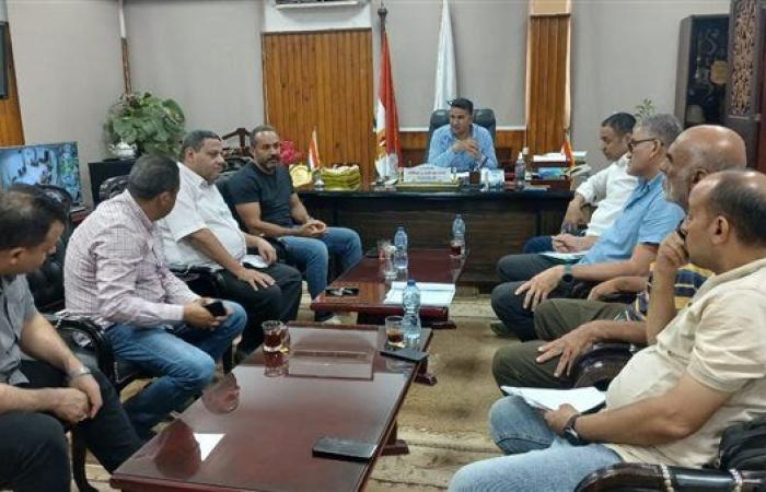 رئيس جهاز مدينة بني سويف الجديدة يجتمع بالشركات المنفذة لمشروعات الإسكان