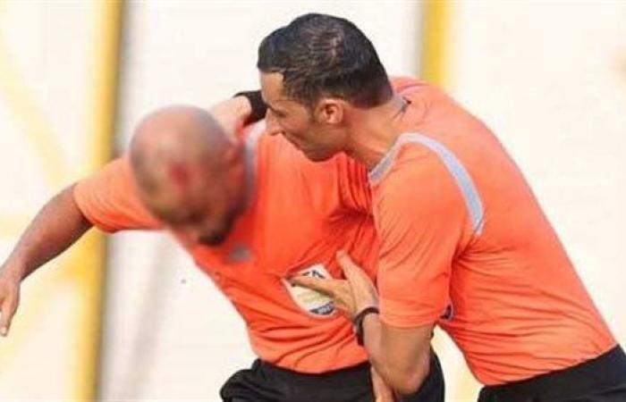 شاهد.. إيقاف مباراة الإفريقي والبنزرتي في الدوري التونسي بسبب إصابة الحكم بحجر