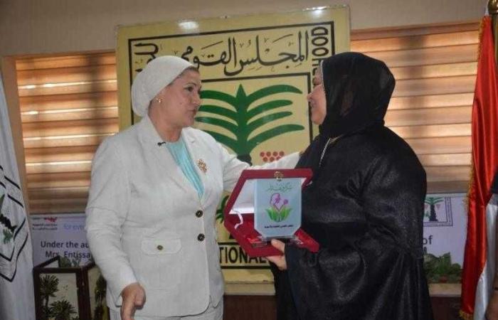 رئيسة القومي للطفولة والأمومة تكرم الطفلة ”هايدي” وتنصبها سفيرة المجلس للرحمة تقديرًا لموقفها النبيل