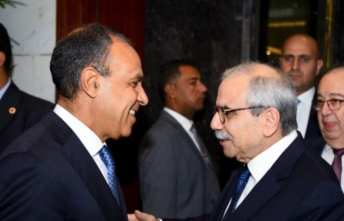 وزير الخارجية يلتقي رئيس وزراء لبنان بمدينة العلمين