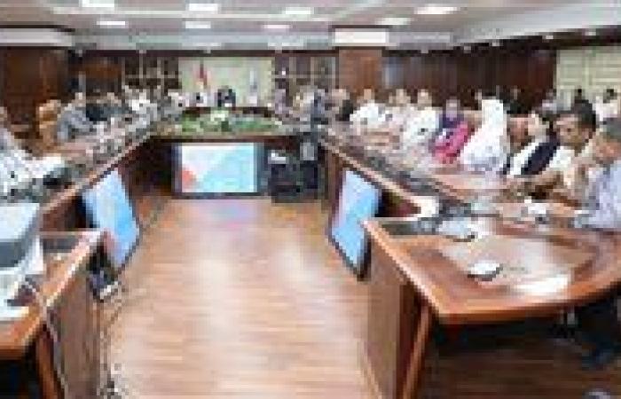 محافظ بني سويف يتابع من غرفة العمليات انتهاء التصويت وبداية الفرز إعادة الشيوخ