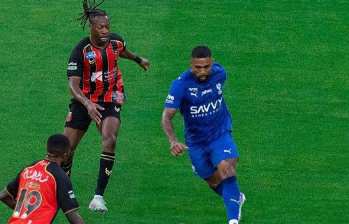 الهلال يبدأ مشواره بالدوري السعودي بثنائية في شباك الرياض