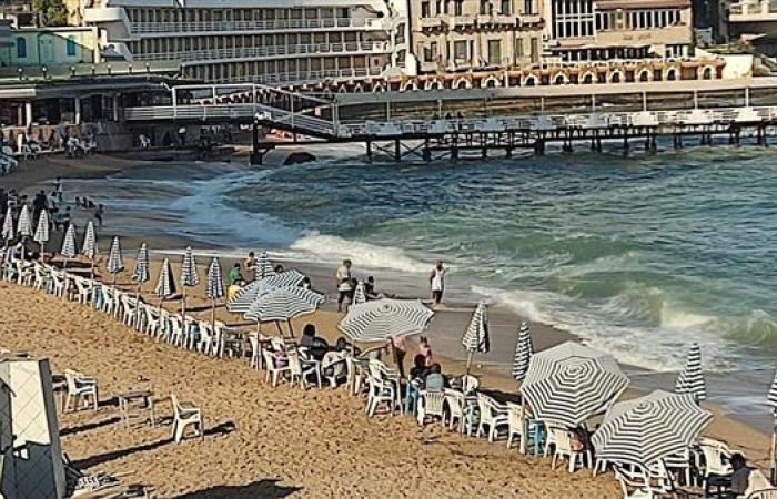 اليوم.. رفع الرايات الصفراء على شواطئ الإسكندرية وتحذيرات للمصطفين