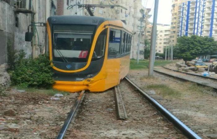 ترام الإسكندرية.. خروج جديد عن القضبان لعربة أوكرانية حديثة