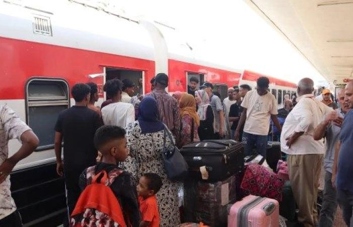انطلاق القطار التاسع للعودة الطوعية للسودانيين من محطة مصر