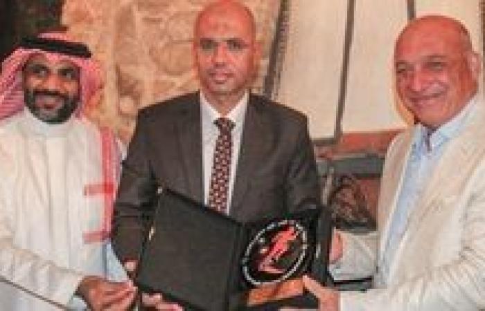 الاتحاد العربي لألعاب القوى يكرم أبو فندي وعبدالبديع و الخواجة