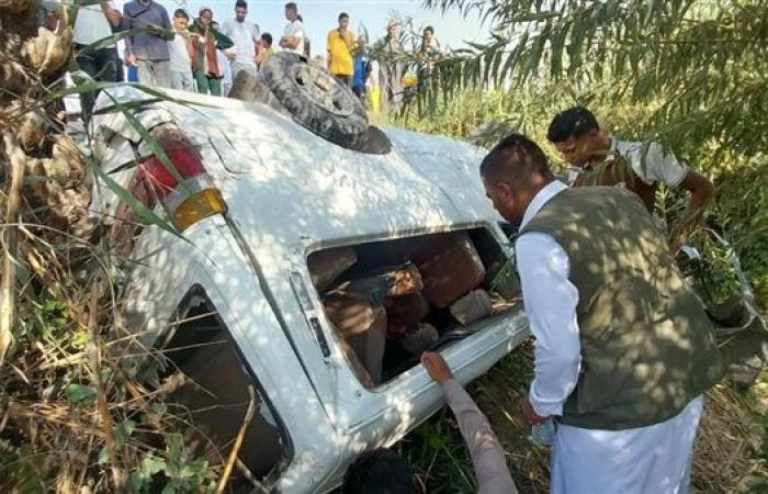 إصابة 8 أشخاص على إثر انقلاب سيارة ميكروباص أعلى طريق الأوتوستراد اتجاه الصف