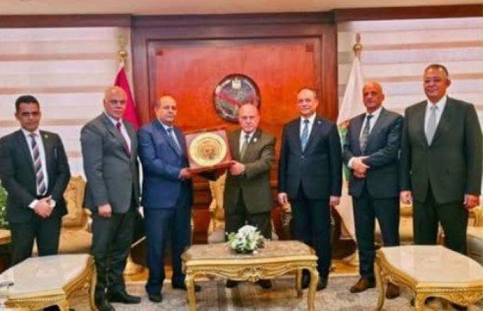 رئيس النيابة الإدارية يستقبل وفدًا من أعضاء الهيئة ببورسعيد