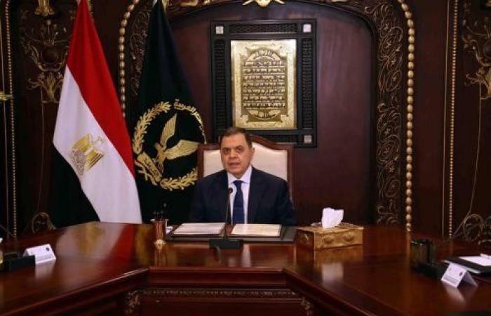 «وزير الداخلية» يهنىء وزير الدفاع ورئيس الأركان بذكرى المولد النبوي الشريف
