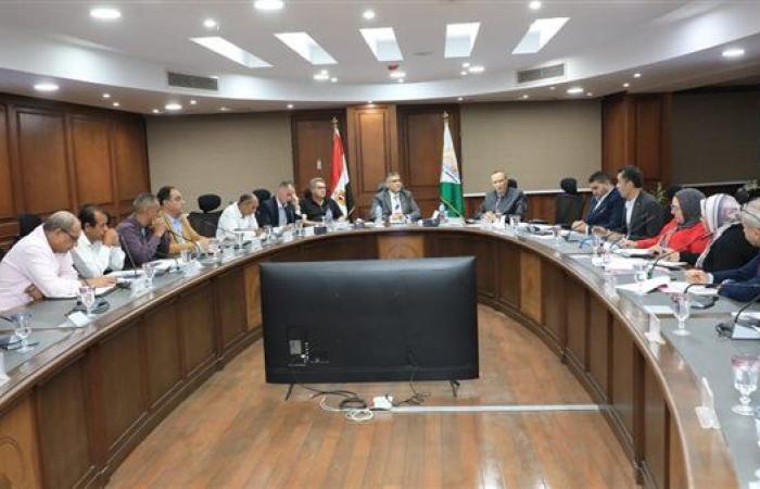 محافظ الجيزة يعقد اللقاء الأسبوعي لبحث شكاوى المواطنين ويؤكد: تحسين جودة الخدمات أولوية