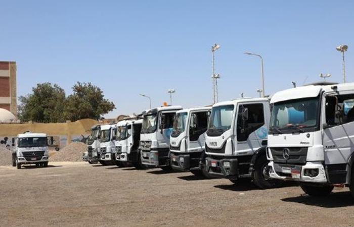 اصطفاف المعدات والسيارات بالبحر الأحمر استعدادا لتنفيذ مشروع صقر 155