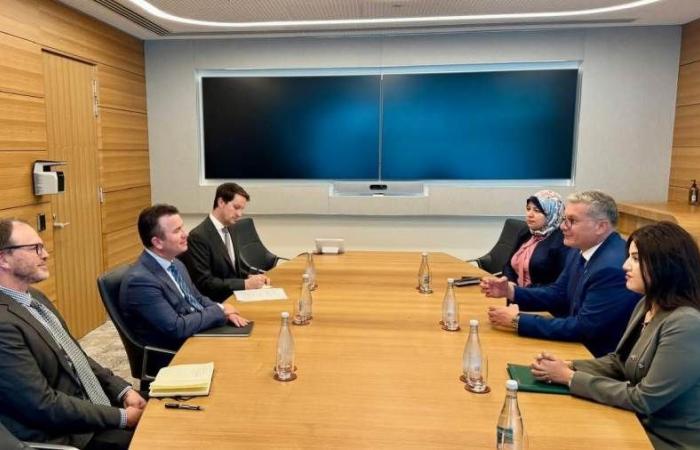 وزير البترول يبحث تعزيز التعاون مع شركات التعدين والغاز في غرب أستراليا