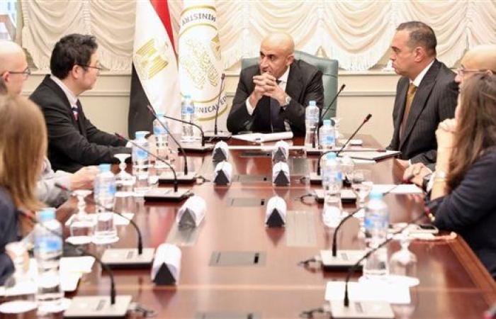 وزير التربية والتعليم يستعرض الخطوات التنفيذية لإطلاق منصة "كويرو"