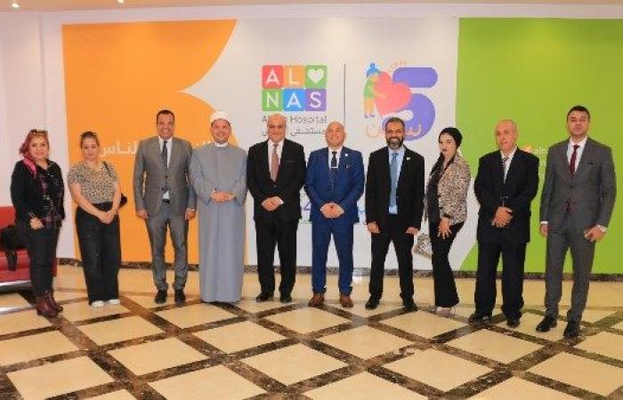 رئيس «مجمع عمال مصر» ورئيس هيئة تعليم الكبار على رأس وفد في زيارة إنسانية لمستشفى الناس