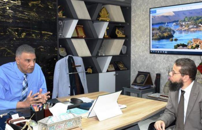 محافظ أسوان يشدد على تكثيف الحملات التموينية وضبط الأسواق وتوفير السلع للمواطنين