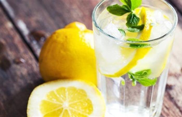 هل يساعد الماء مع الليمون على خسارة الوزن؟.. طبيبة تكشف الحقيقة